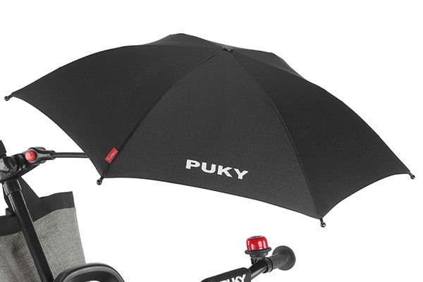 Met parasol/paraplu.