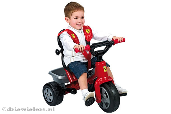 Driewieler met Ferrari gordels.