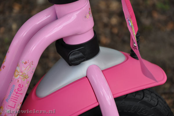 Het stuur is gemakkelijk te vergrendelen.