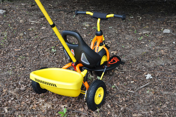In de kleuren zwart/oranje/geel.
