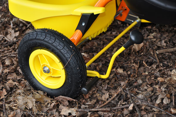 Comfortabele luchtbanden en een handrem.