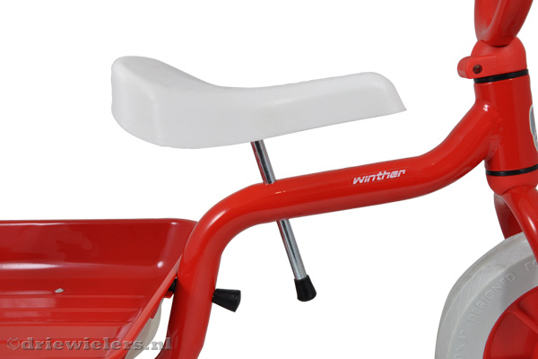 In hoogte verstelbaar zadel.